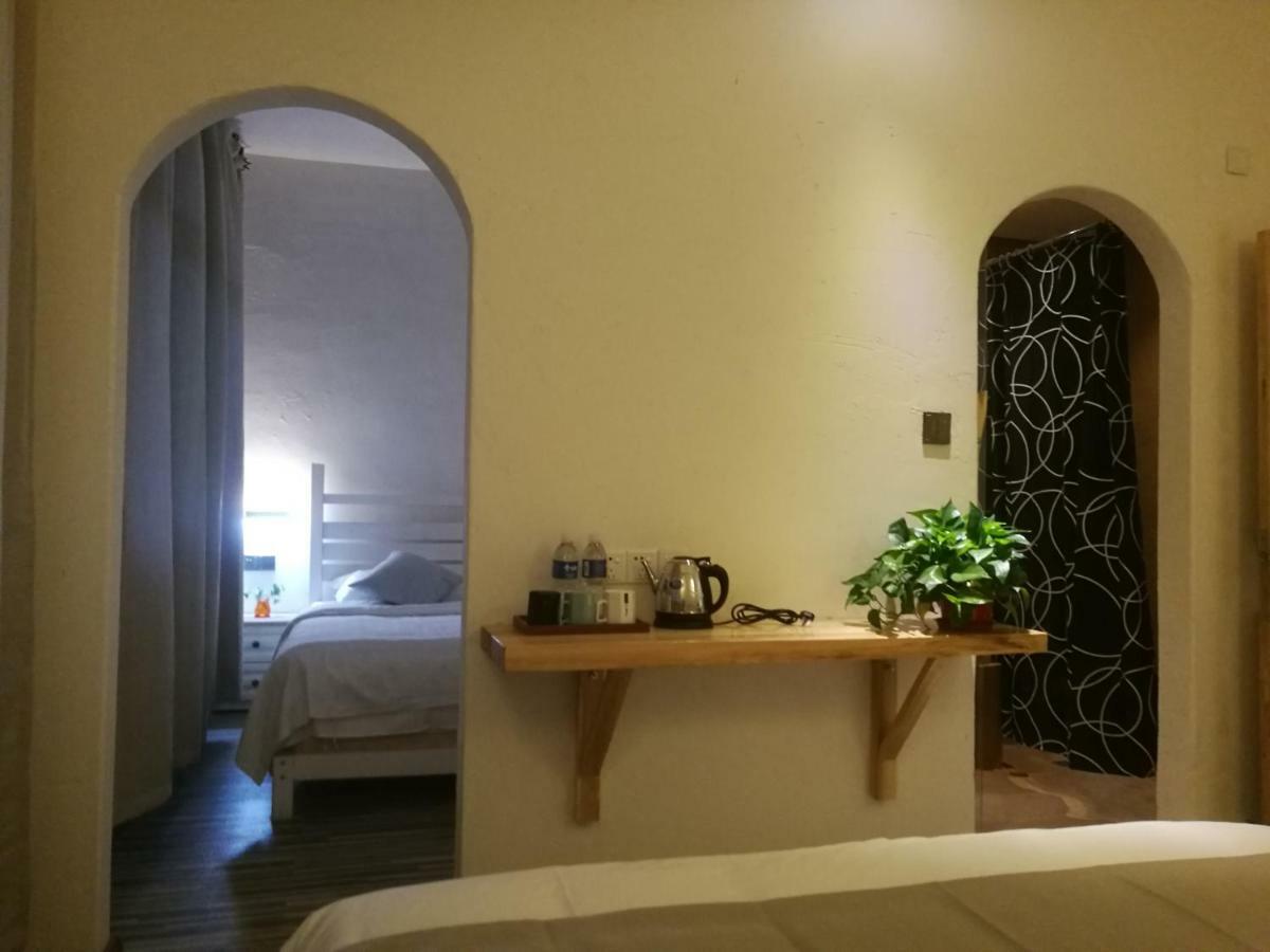 Right Here Hotel Dunhuang Esterno foto